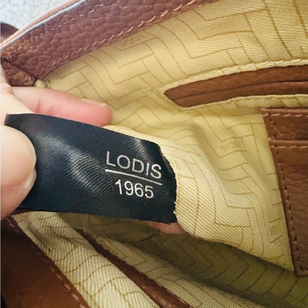 Lodis Pebbled Leather Elia Crossbody with Dustbag and papers - Picture 7 of 9